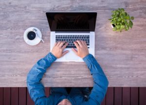 Kiedy potrzebujesz strony internetowej? Czy to od niej powinieneś zacząć?